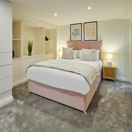 Host & - 3 The Mount 惠特比