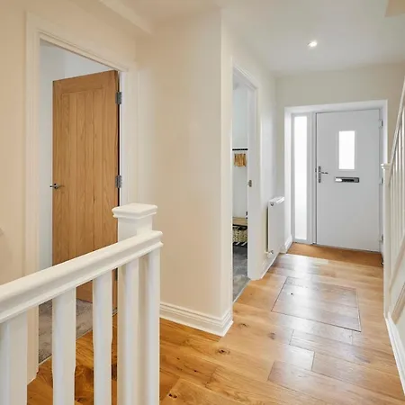 Host & - 3 The Mount