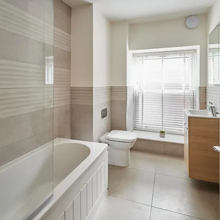 Host & - 3 The Mount