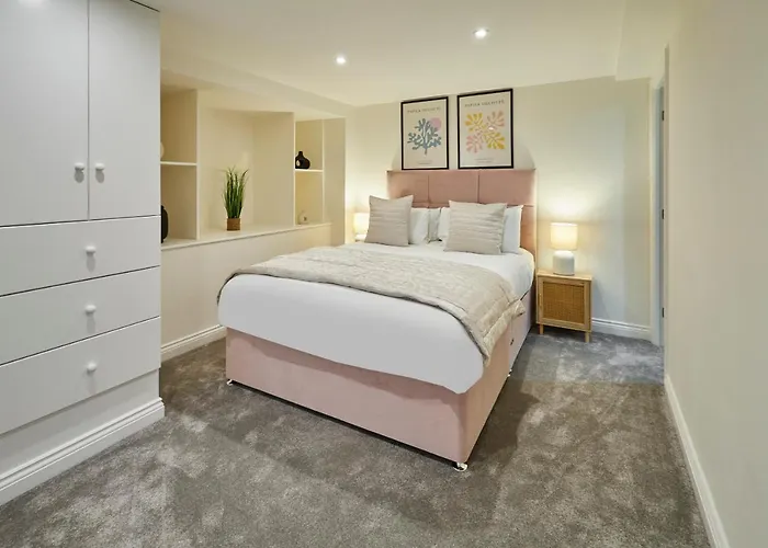 Host & - 3 The Mount 휫비