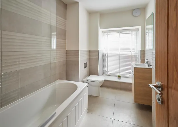 Host & - 3 The Mount